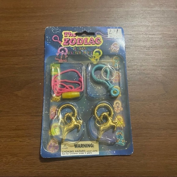 🍀5/$25🍀 The Zodiac Pendant and Keychain‎ set Vintage toy - Picture 2 of 7